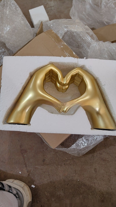 Love Heart Decoration Heart Shaped Love Finger Statue Resin Crafts - Antique Decore